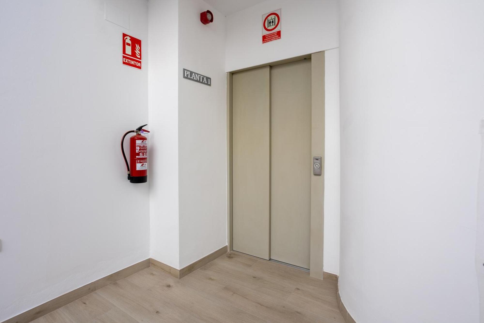 קוניל דה לה פרונטרה Hotel Oasis Centro מראה חיצוני תמונה